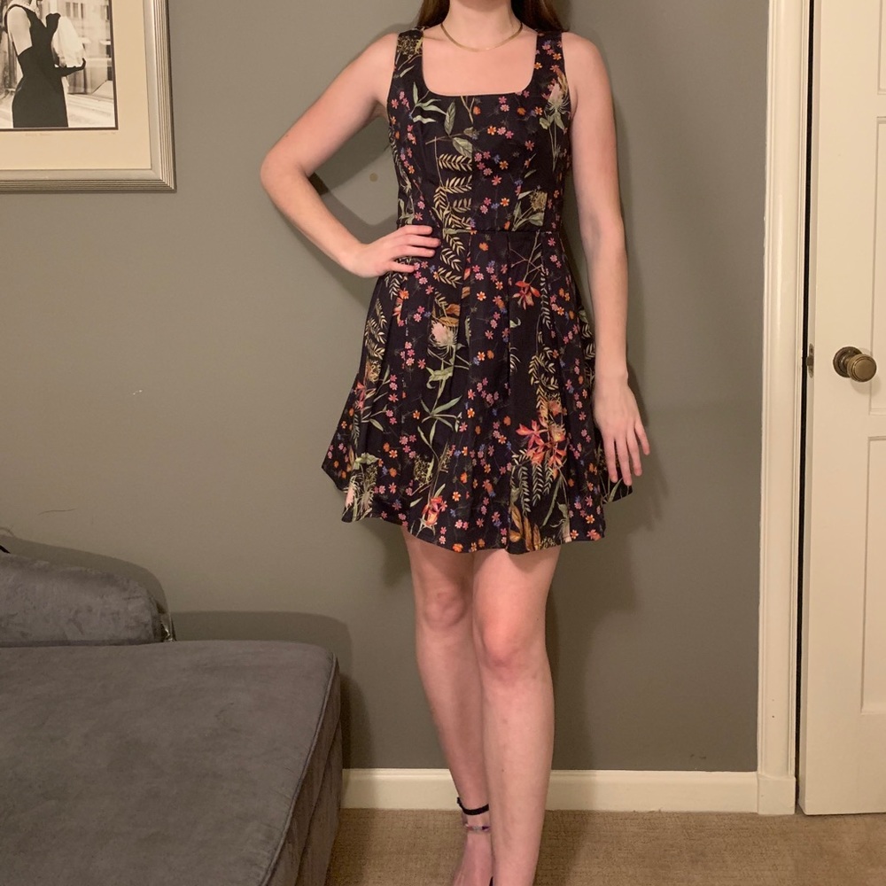 Black Floral Pleated French Connection Dress ✨